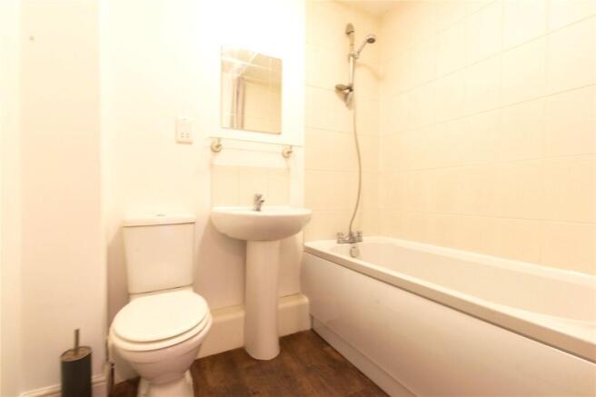 2 bed Apartment to rent Image 12