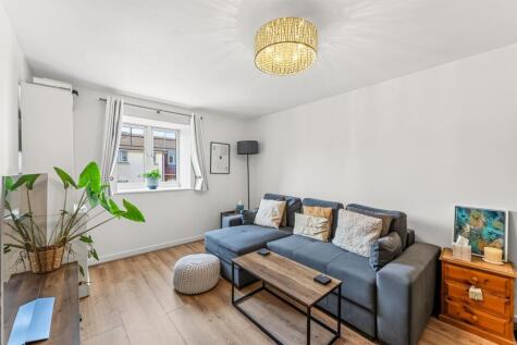 Schoolgate Drive, Morden