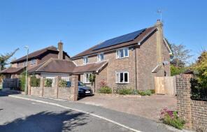 2, Vineys Gardens, Tenterden TN30 7AZ