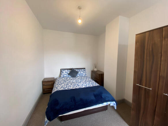 Double room in HMO - Farebrother Street