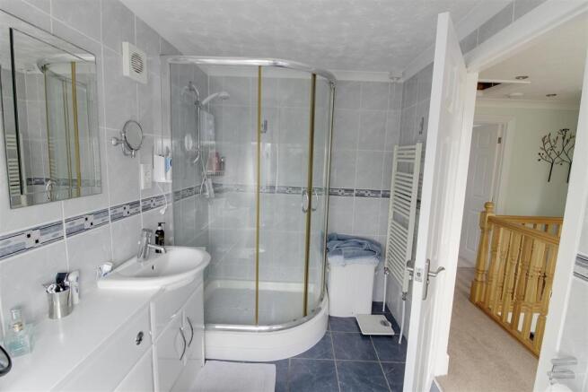 Bathroom..jpg