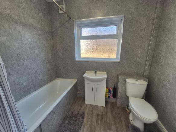 Bathroom photo 2