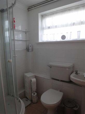 SHOWER ROOM: