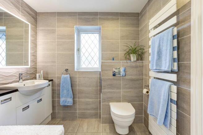 EN SUITE