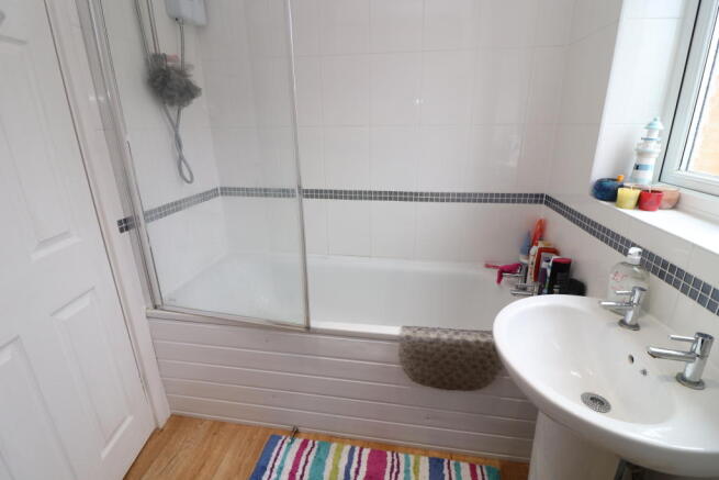 ADDITIONAL PHOTO OF BATHROOM