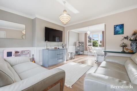 Newbury Close, Romford, RM3