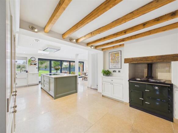 4 bed Detached for sale Image 4