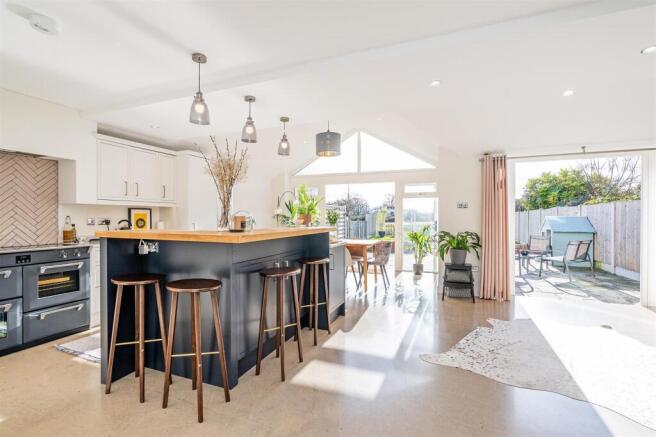 19 Kingswood Close-11_lo.jpg