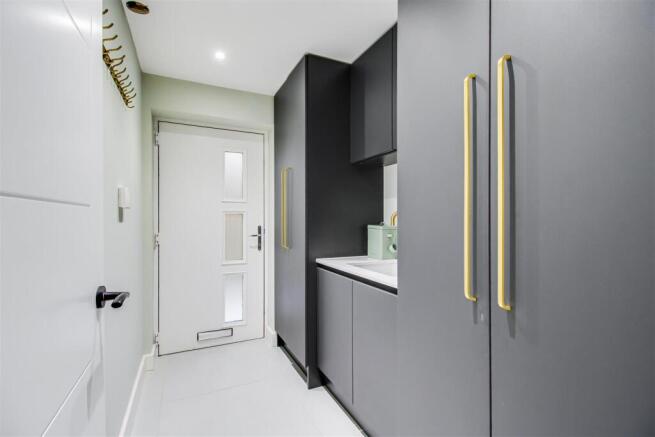 5 bed Detached for sale Image 6