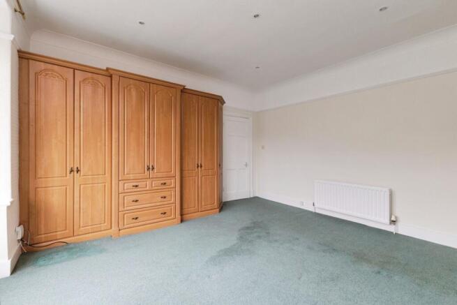 3 bed Apartment for sale Image 11