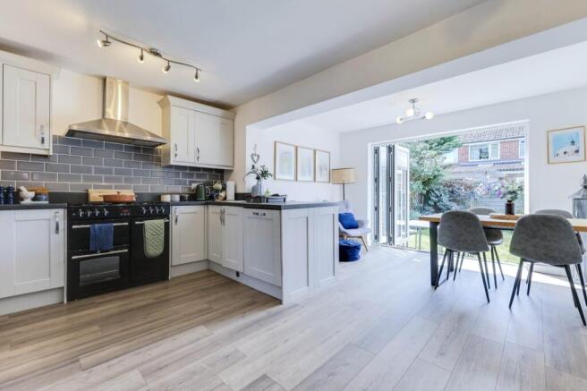 3 bed Semi-Detached for sale Image 4