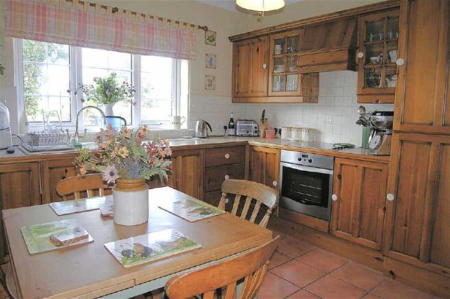 KITCHEN / BREAKFAST 