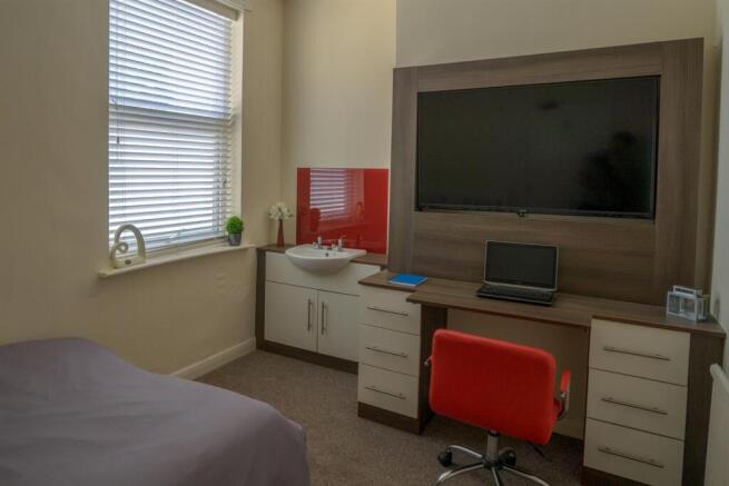 5 bed House Share to rent Image 7