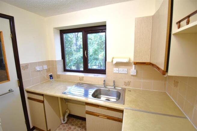 8 Pinefield, Eastfield Terrace, Bristol photo 3