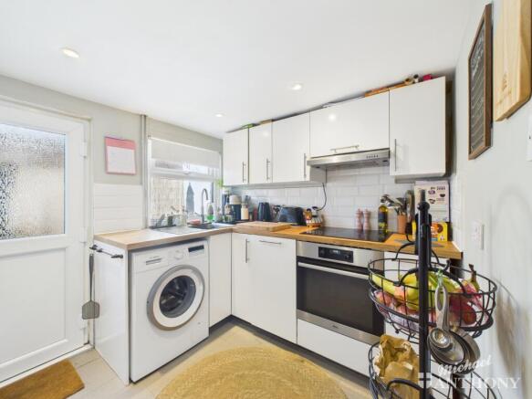 CAM02773G0-PR0364-STILL010