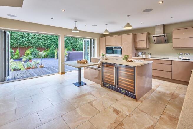 4 bed Detached for sale Image 6