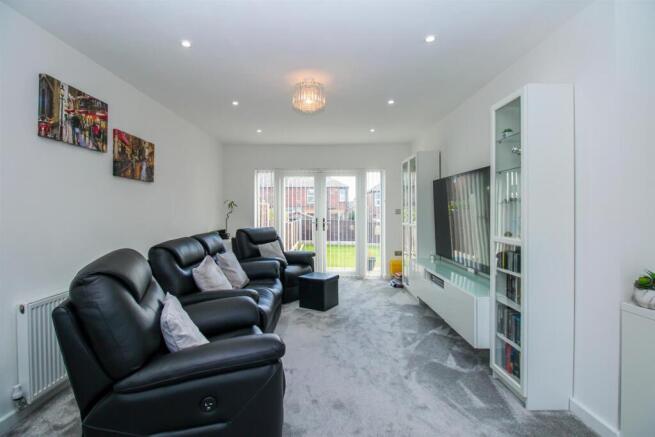 LOUNGE DINING ROOM