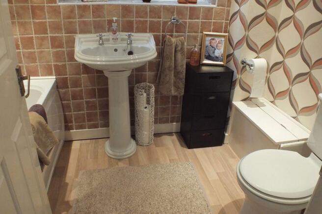 FAMILY BATHROOM
