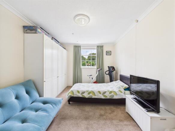 2 bed Retirement Property for sale Image 8