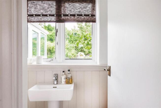 house. estate agent Dunsfold bathroom
