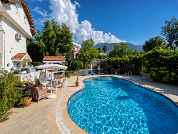 Private Pool 
