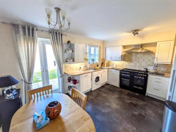Kitchen / dining room