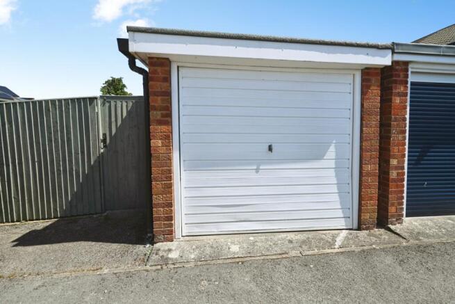 2 bed Terraced Bungalow for sale Image 12
