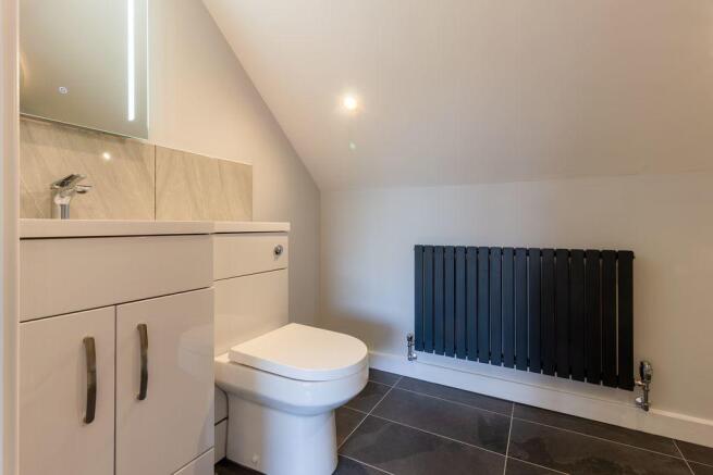 Ensuite to Bed 2