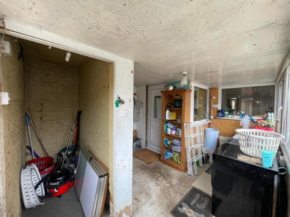 5 bed Semi-Detached for sale Image 11