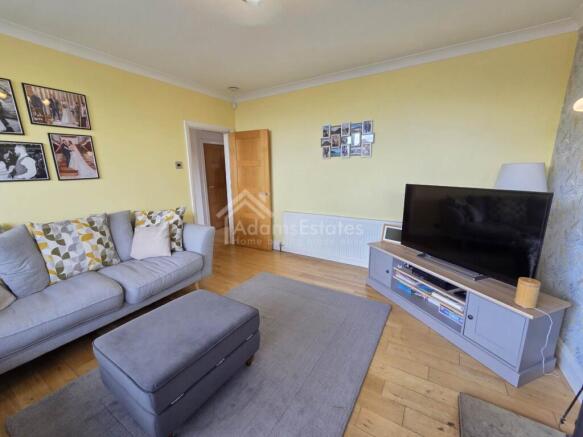 5 bed Detached for sale Image 8