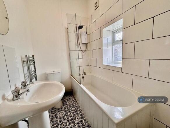 2 bed Terraced to rent Image 8