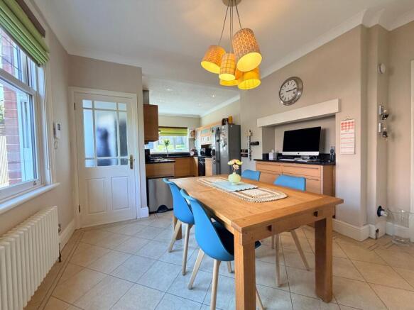 4 bed Detached for sale Image 9
