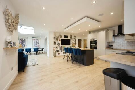 Five Oaks, Luton, LU1