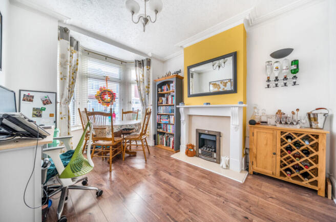 1384176-1-6925842...