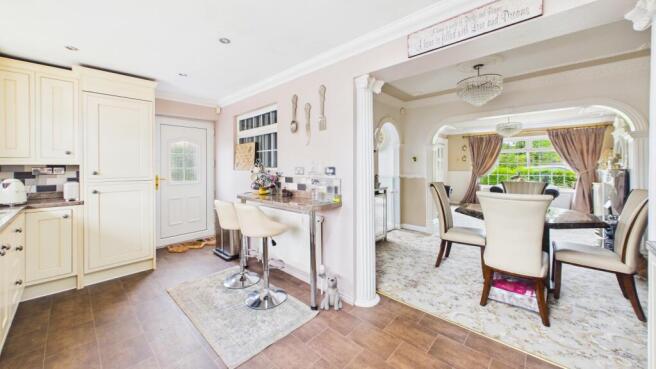 3 bed Semi-Detached for sale Image 9
