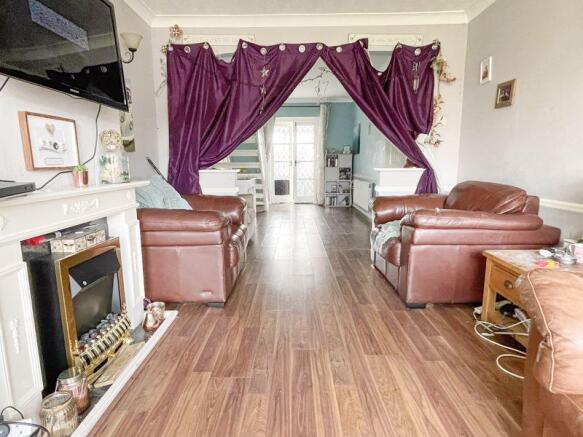 Lounge/Dining ...