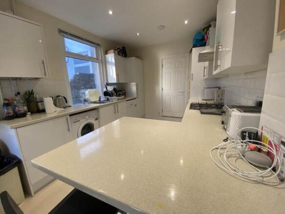 Kitchen (2)
