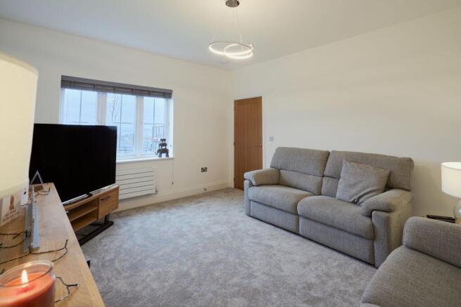5 bed Detached for sale Image 9