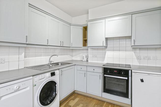 Kitchen 2.JPG