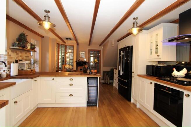 Kitchen2.JPG