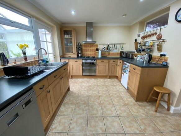 kitchen 2.JPG