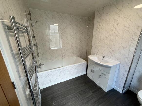 3 bed Terraced to rent Image 7