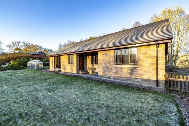 Tigh-Na-Magh Lindean 01.JPG