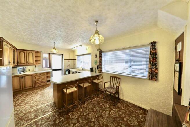 2 bed Semi-Detached Bungalow for sale Image 7