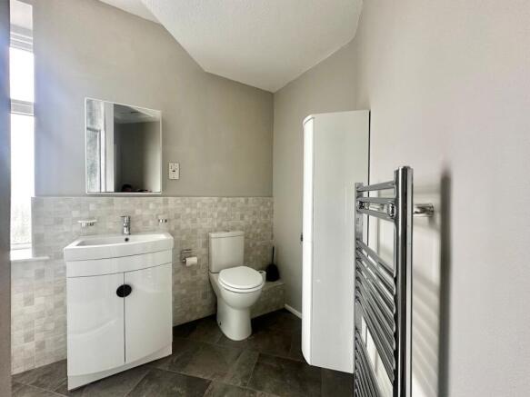 2 bed Apartment to rent Image 10