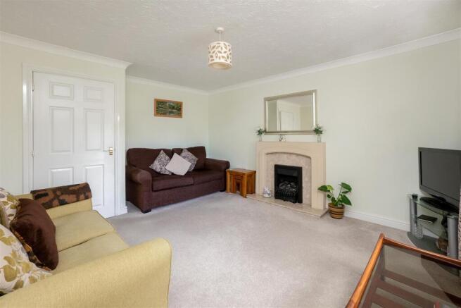 42 Railway Crescent 2459-4.jpg