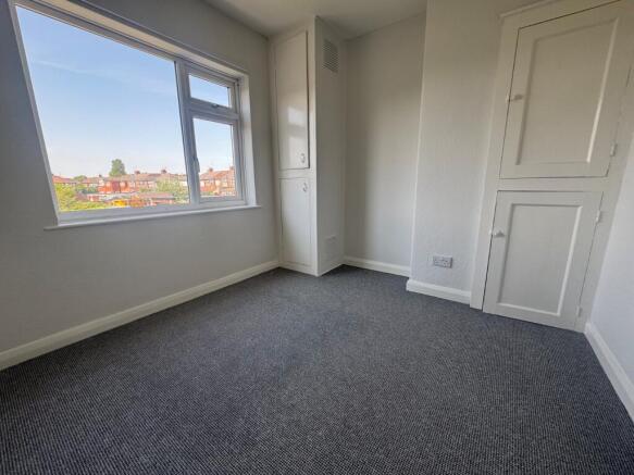 2 bed Terraced to rent Image 6