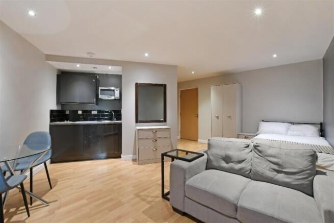 Studio to rent Image 4