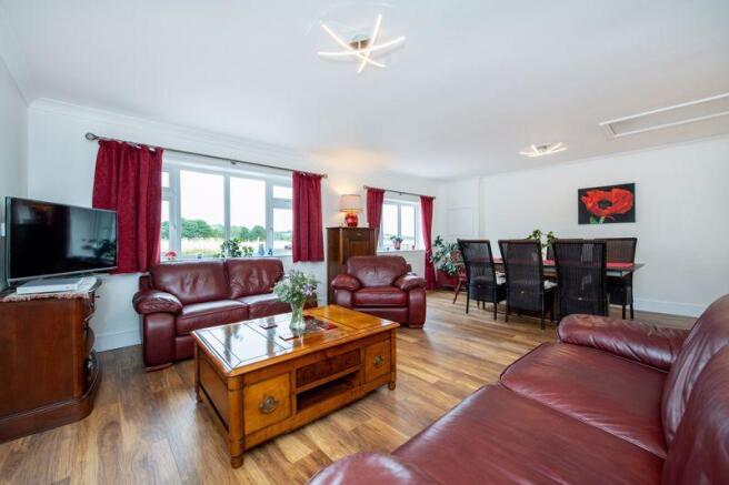 Sitting/dining room