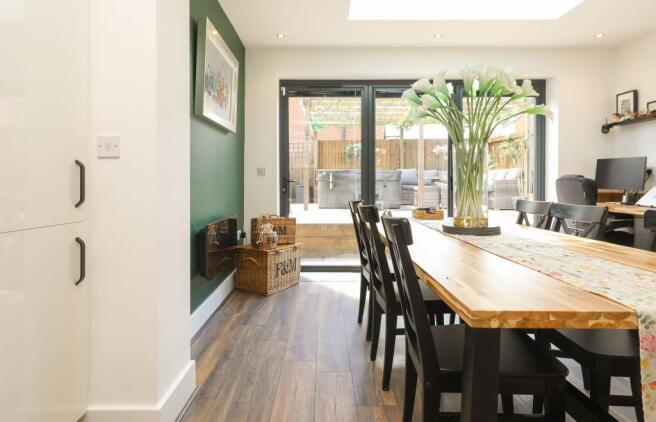 4 bed Semi-Detached for sale Image 6